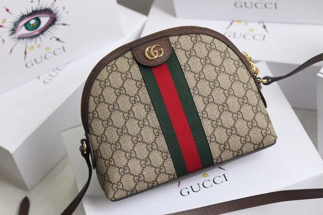 First bag ru Gucci Ophidia Small Shoulder Bag