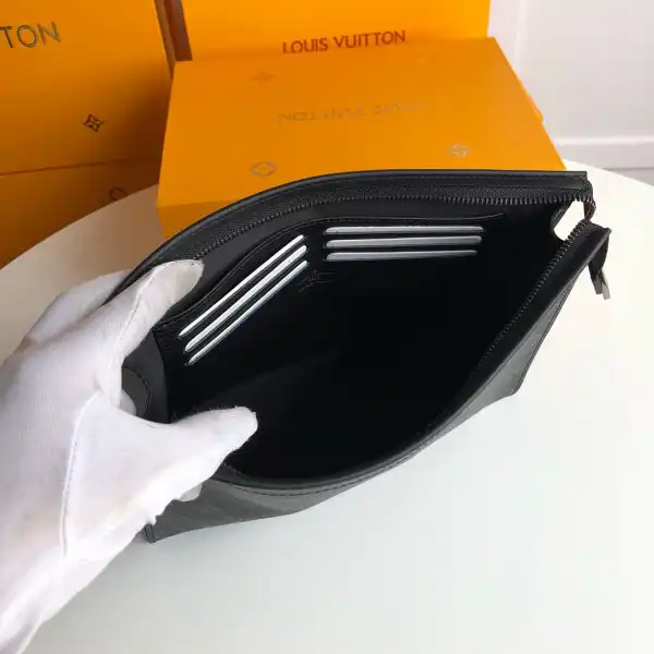 TO Louis Vuitton Clutch M41692