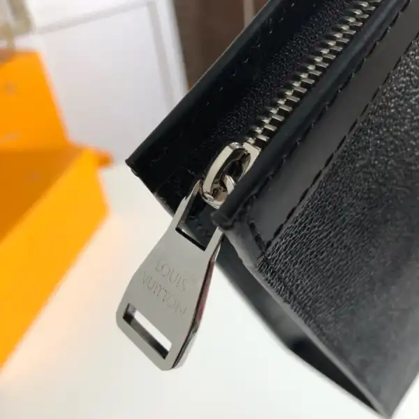 Firstbag Ru Louis Vuitton CHANELutch M41696