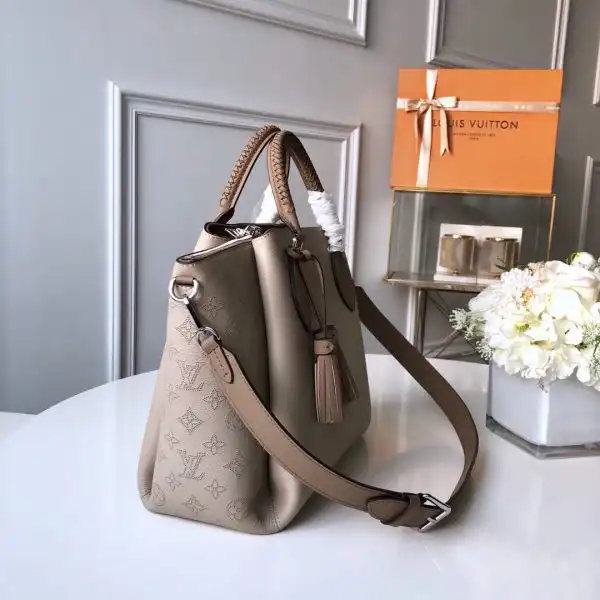 Aaa replica ru Louis Vuitton Haumea Bag