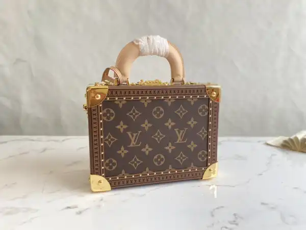 First bag ru Louis Vuitton Valisette Tresor