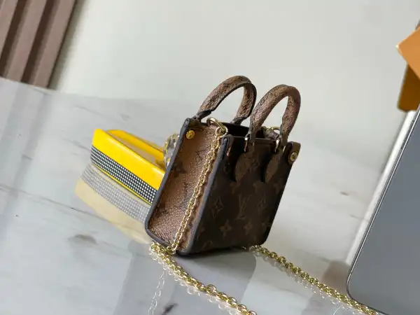 First bag ru LOUIS VUITTON ONTHEGO MICRO-8.5*3.5*10.5CM