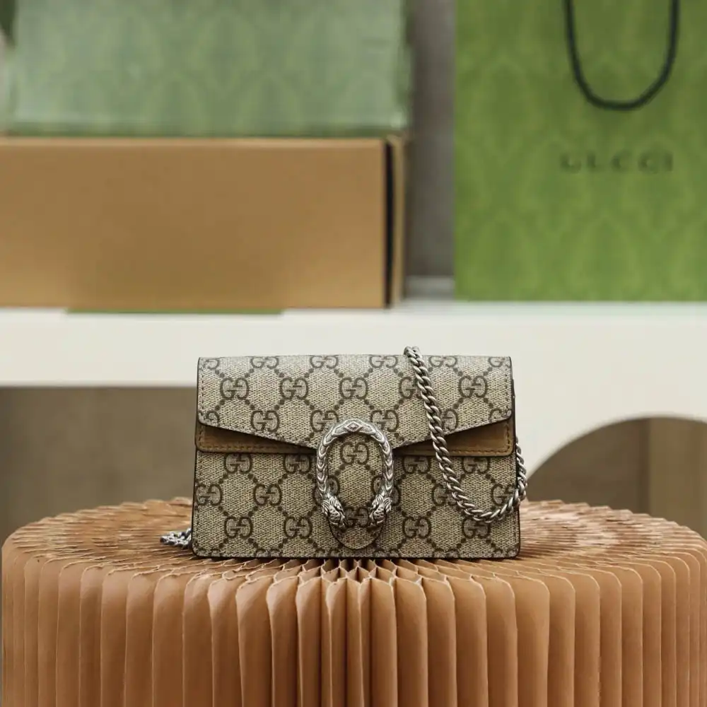 First Bag Ru Gucci Dionysus super mini bag