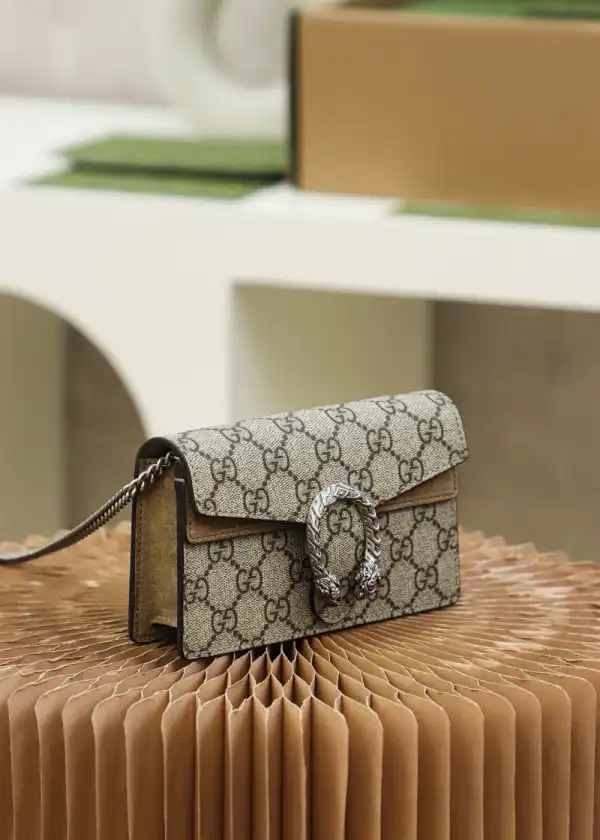 First Bag Ru Gucci Dionysus super mini bag