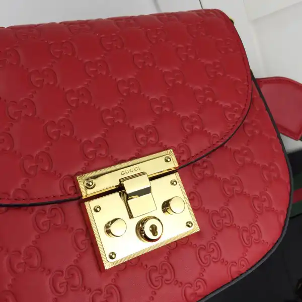 First bag ru Gucci Padlock