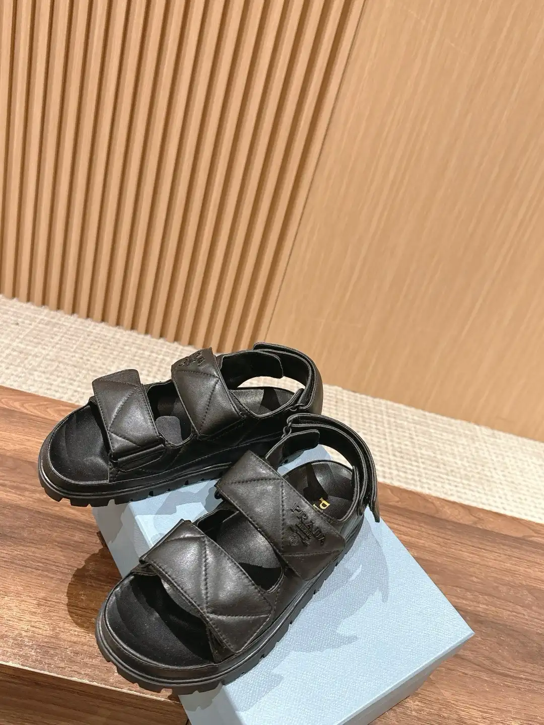 Frstbag ru PRADA sandals