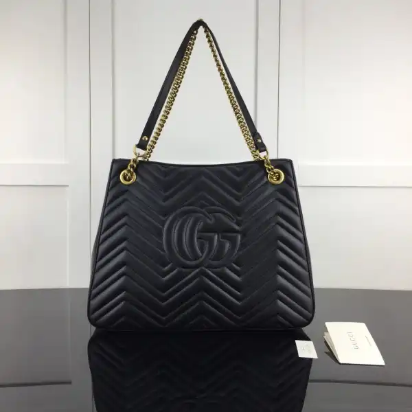 First bag ru Gucci GG Marmont matelassé Tote