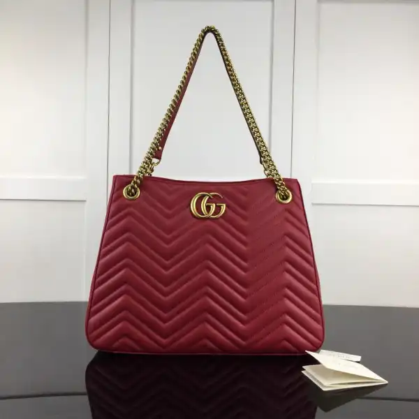 First bag ru Gucci GG Marmont matelassé Tote