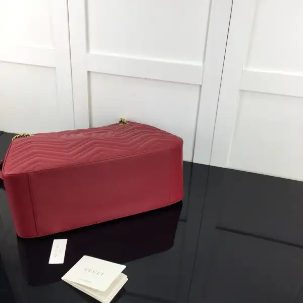 First bag ru Gucci GG Marmont matelassé Tote