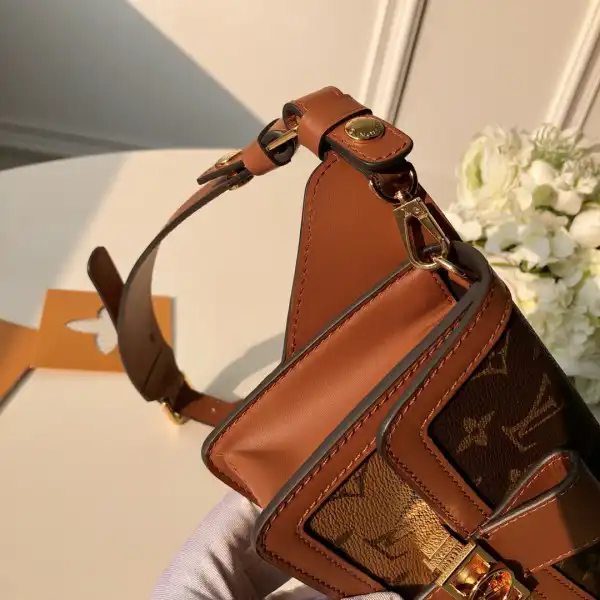 First bag ru Louis Vuitton Belt Bag（2019 Spring Show）