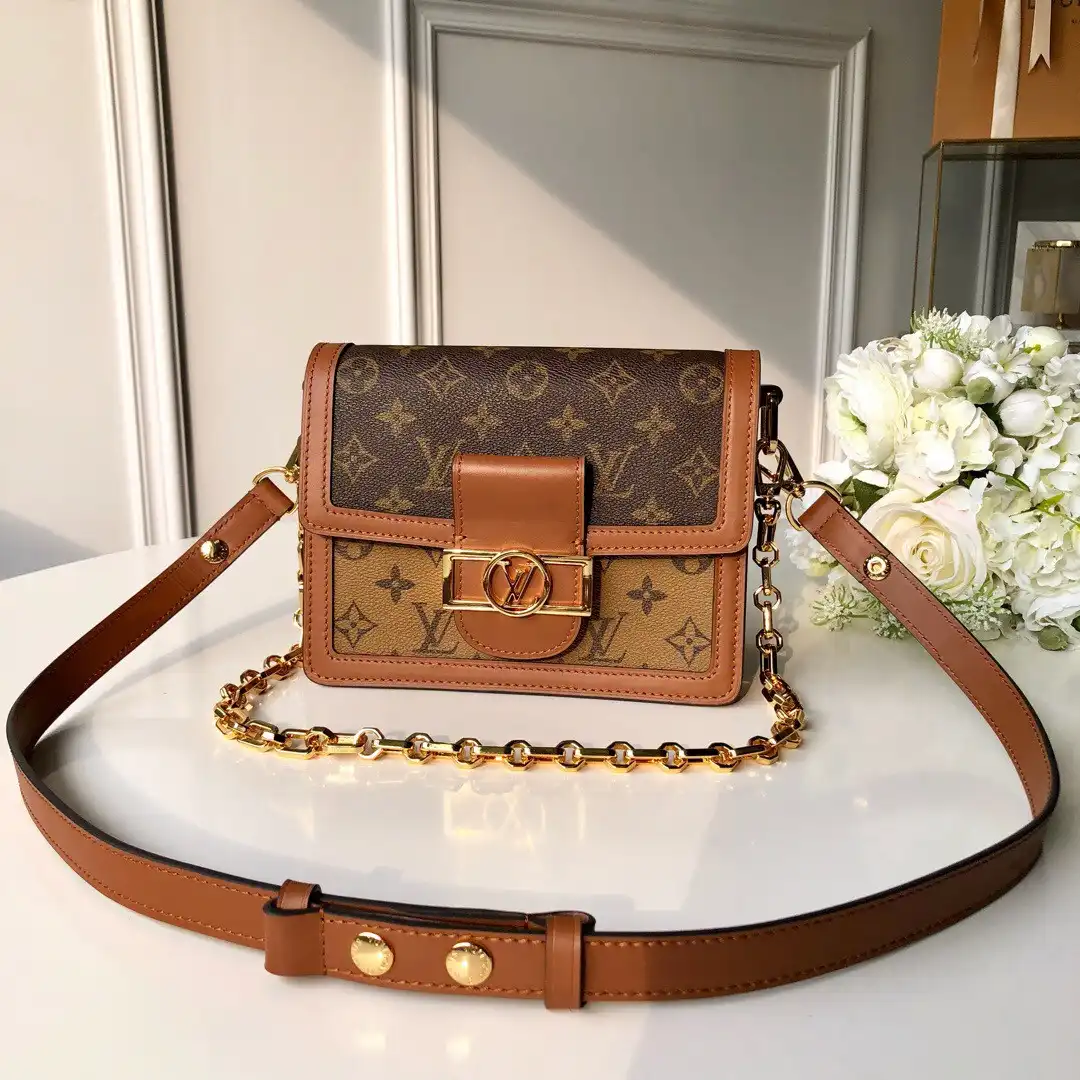 First bag ru Louis Vuitton Dauphine Mini（2019 Spring Show）