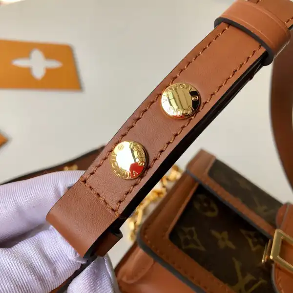 Aaa replica ru Louis Vuitton Dauphine Mini（2019 Spring Show）