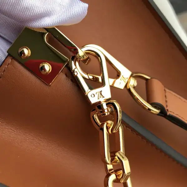 Aaa replica bags Louis Vuitton Dauphine MM（2019 Spring Show）