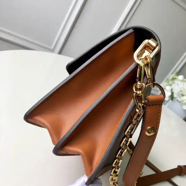 Aaa replica ru Louis Vuitton Dauphine MM（2019 Spring Show）