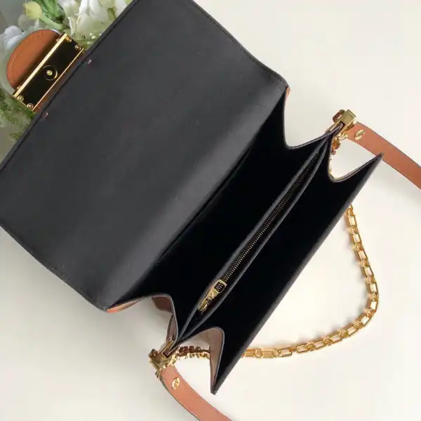 Aaa replica ru Louis Vuitton Dauphine MM（2019 Spring Show）