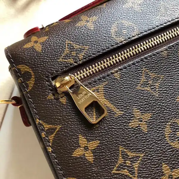 Louis Vuitton M40780 Monogram Pochette Metis Messenger