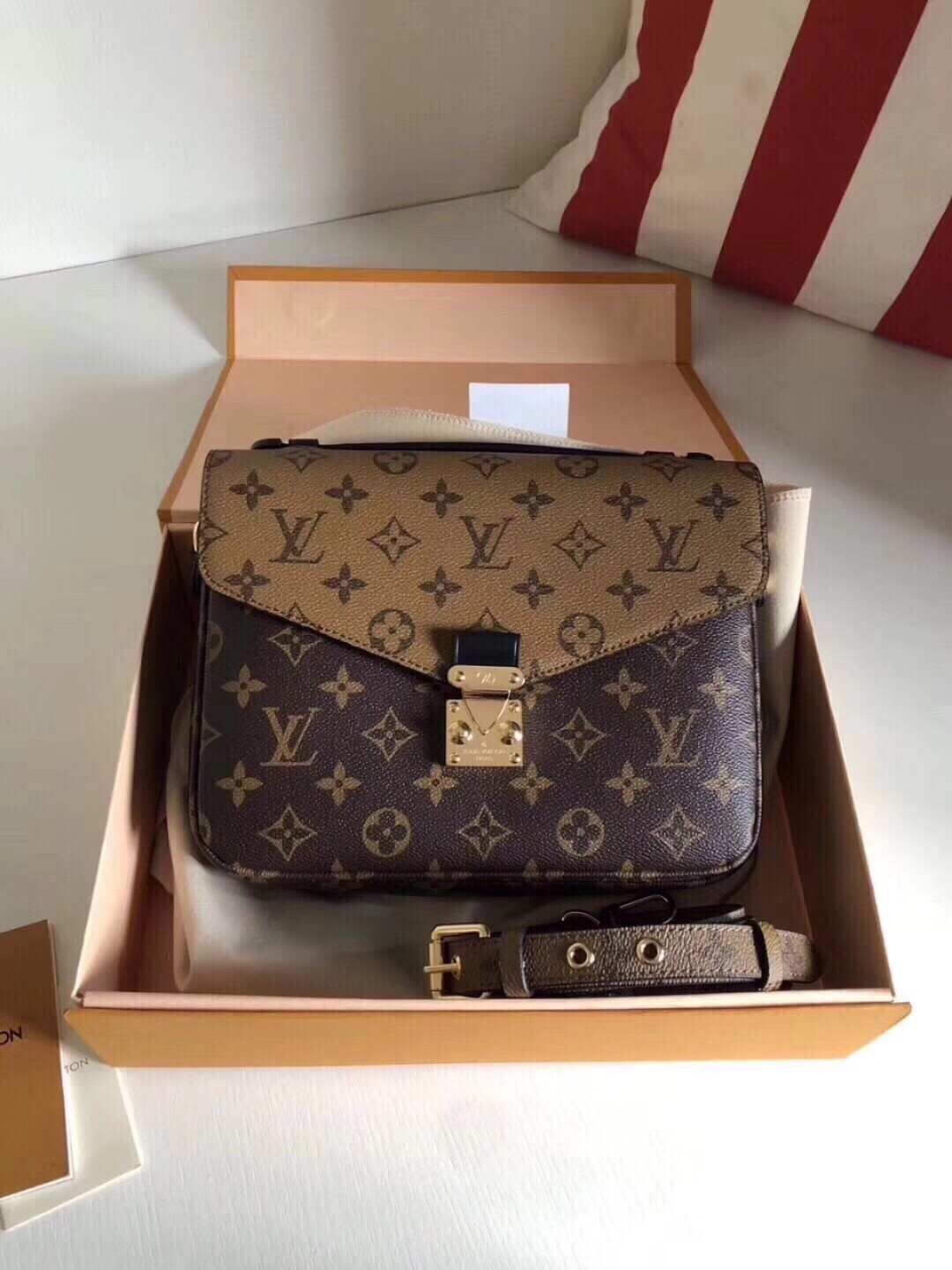 [FREE SHIPPING] Louis Vuitton POCHETTE METIS