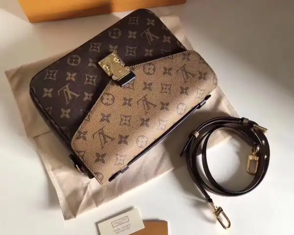 Bagsoffer Louis Vuitton POCHETTE METIS