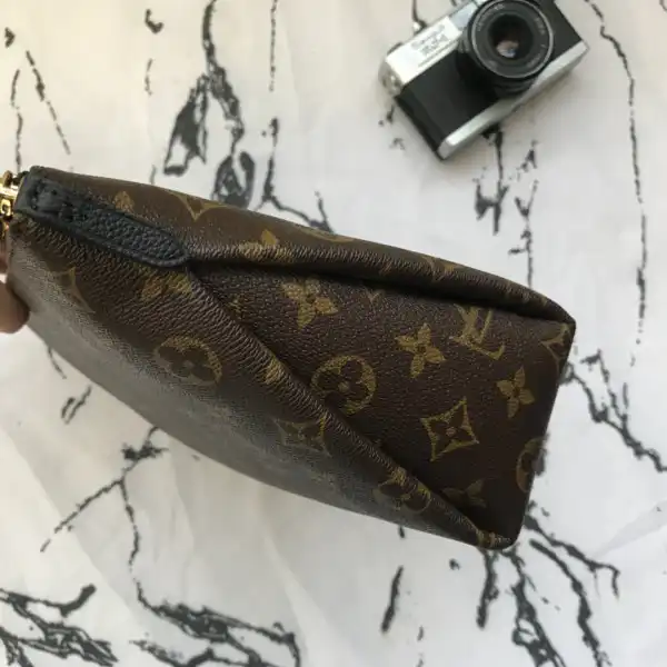 Louis Vuitton PALLAS BEAUTY CASE