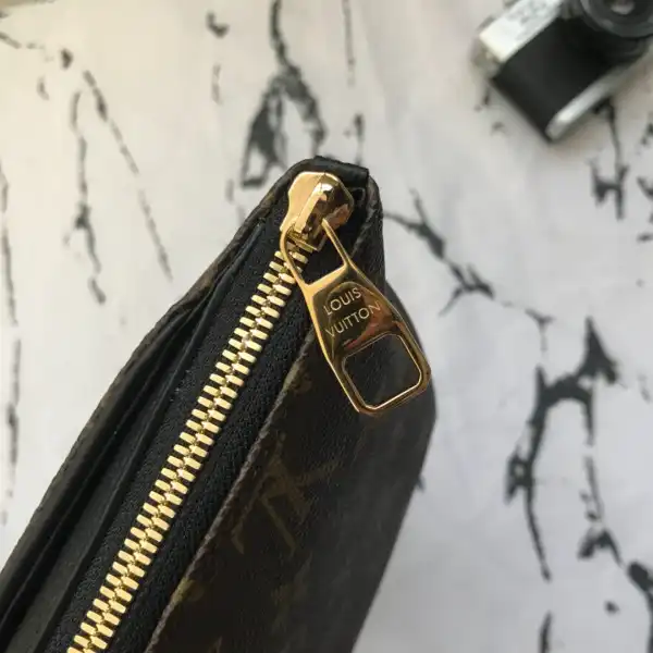 First bag ru Louis Vuitton PALLAS BEAUTY CASE