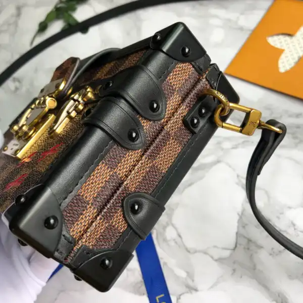 LOUIS VUITTON PETITE MALLE