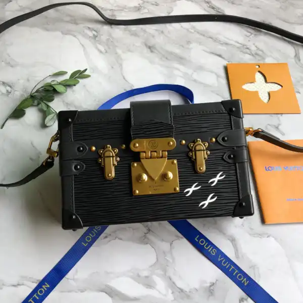 LOUIS VUITTON PETITE MALLE