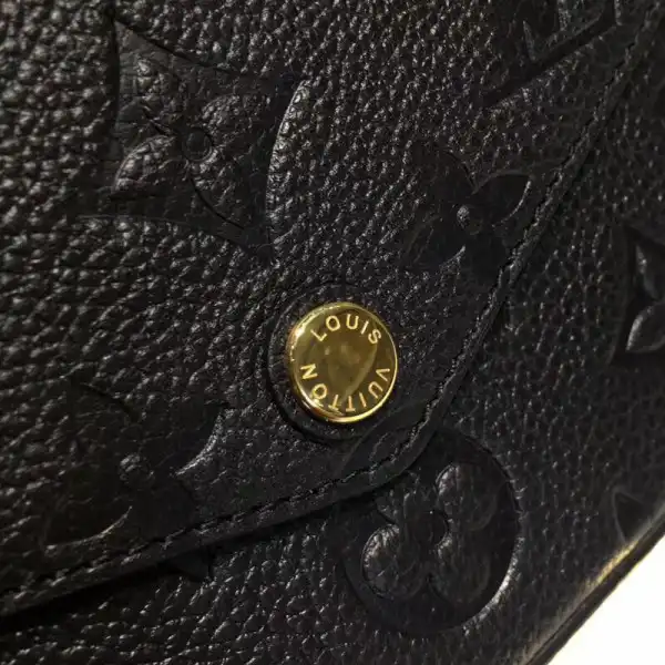 First bag ru Louis Vuitton POCHETTE FÉLICIE