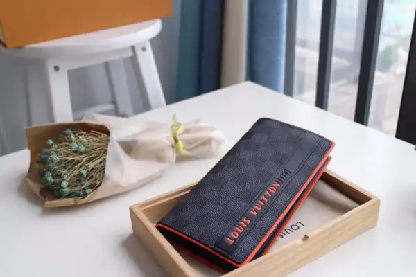 TO Louis Vuitton Brazza Wallet