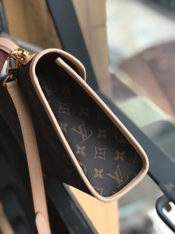 Louis Vuitton Messenger