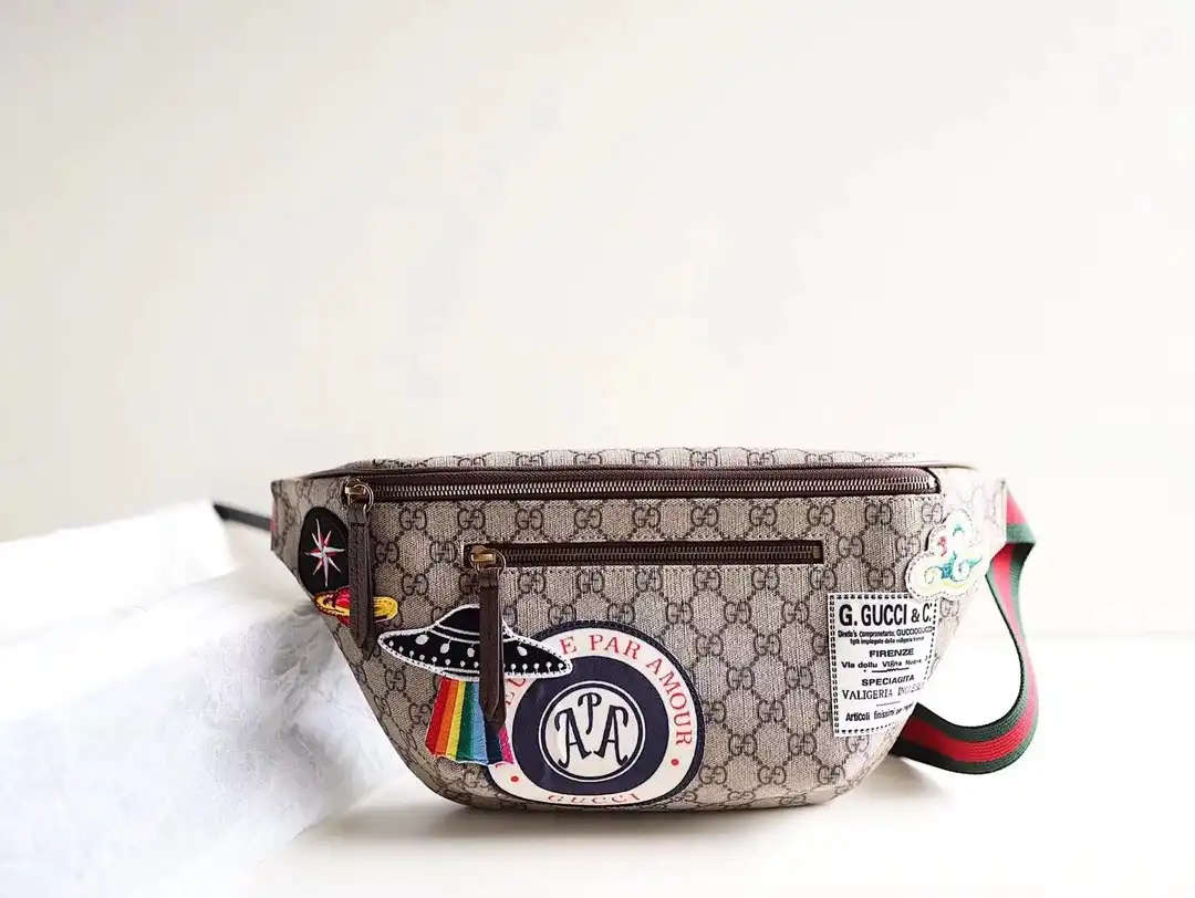 Frstbag ru Gucci Courrier GG belt bag