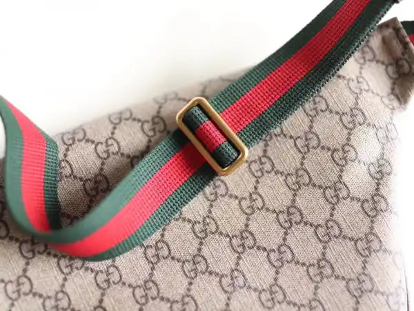 Frstbag ru Gucci Courrier GG belt bag