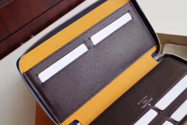 Louis Vuitton Zippy Wallet