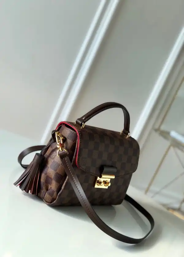 First bag ru Louis Vuitton CROISETTE