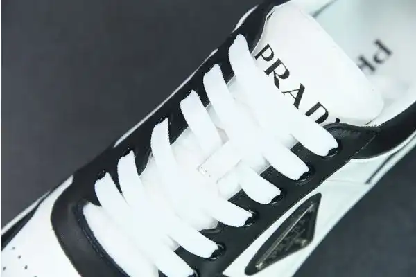 Frstbag ru PRADA  sneakers