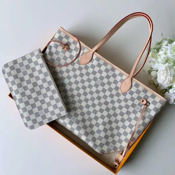 First bag ru Louis Vuitton Neverfull MM