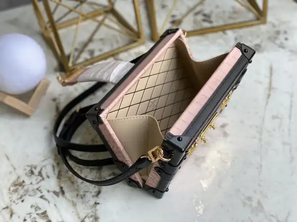 LOUIS VUITTON PETITE MALLE