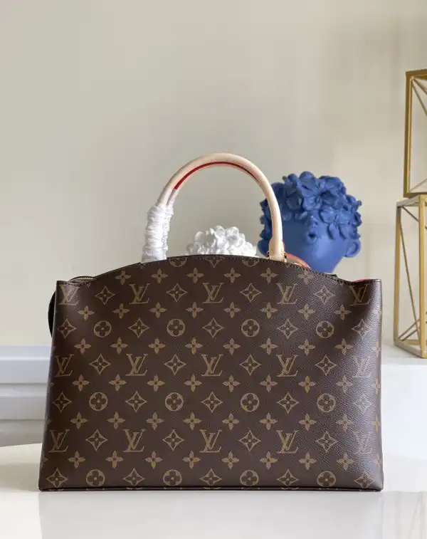 Frstbag ru LOUIS VUITTON GRAND PALAIS