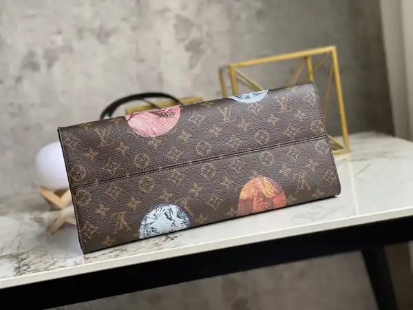 LOUIS VUITTON ONTHEGO MM