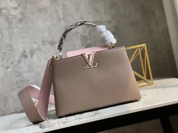 First bag ru LOUIS VUITTON CAPUCINES MM