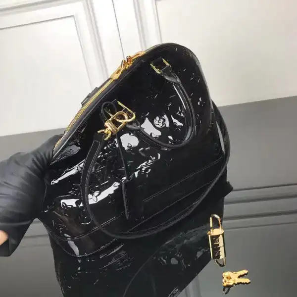 First Bag Ru LOUIS VUITTON ALMA PM