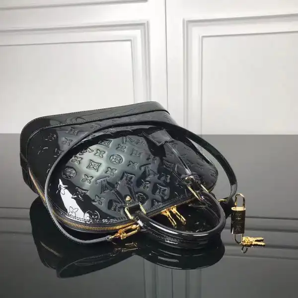 First bag ru LOUIS VUITTON ALMA PM