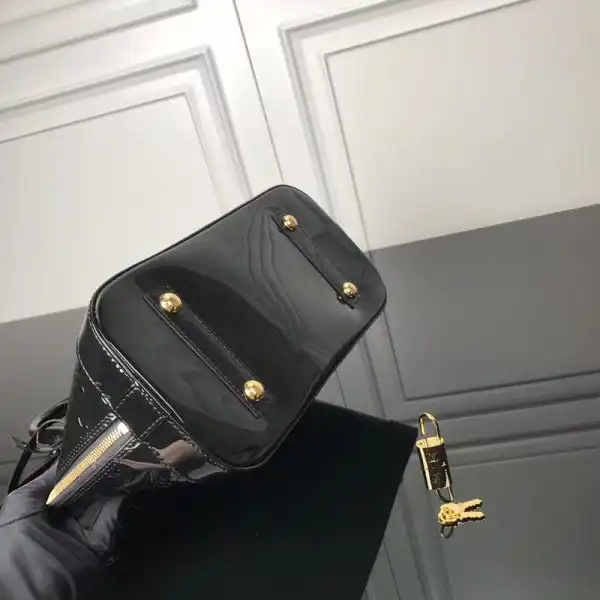 First Bag Ru LOUIS VUITTON ALMA PM