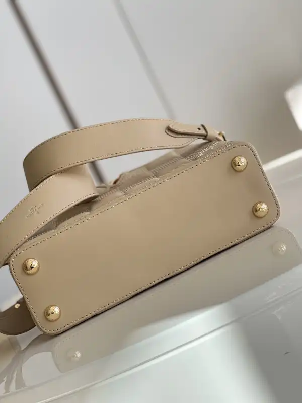 Affordable LOUIS VUITTON CAPUCINES BB