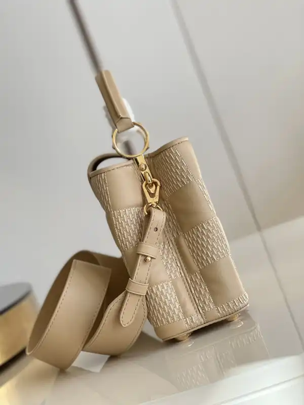 Repladies offers premium fake Louis bags at unbeatable prices. Our products are cheap because we focus on direct sales LOUIS VUITTON CAPUCINES BB