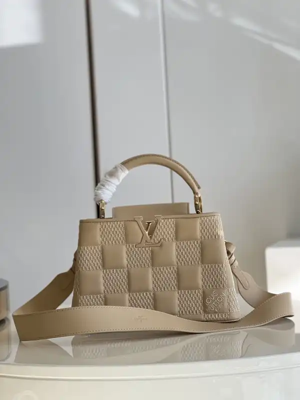 First bag ru LOUIS VUITTON CAPUCINES BB