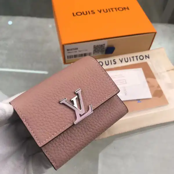 First bag ru LOUIS VUITTON CAPUCINES XS WALLET