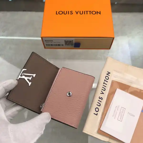 First bag ru LOUIS VUITTON CAPUCINES XS WALLET