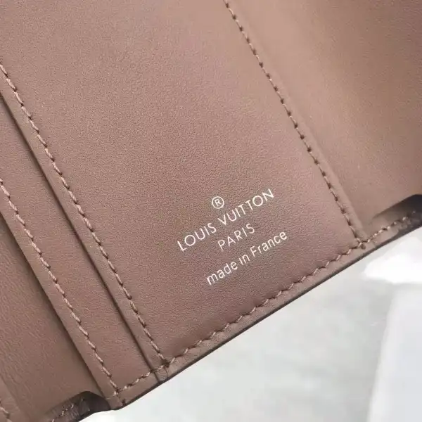 First bag ru LOUIS VUITTON CAPUCINES XS WALLET