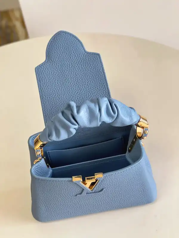 First Bag Ru LOUIS VUITTON CAPUCINES MINI