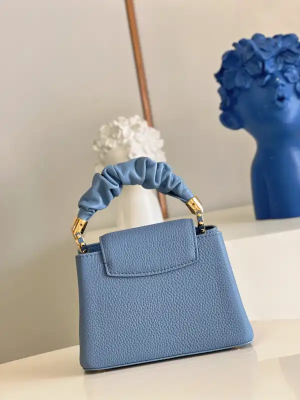 First bag ru LOUIS VUITTON CAPUCINES MINI